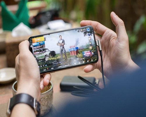 Smartphone showing a BEGINNERS gaming workshop screen